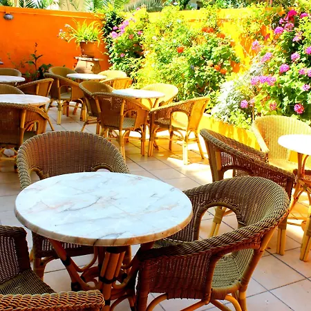 Savoy Hotel 2*