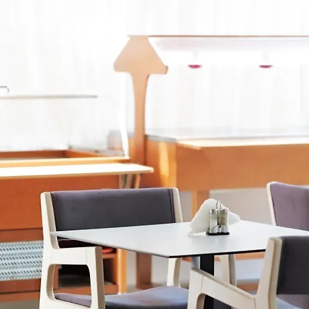 Savoy Hotelli 2*