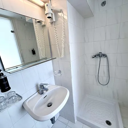 Savoy 2*