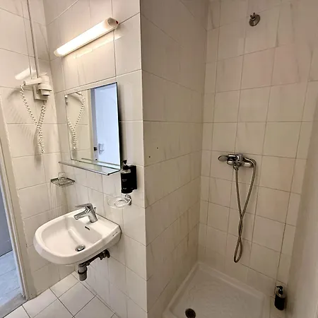 Savoy Hotel 2*